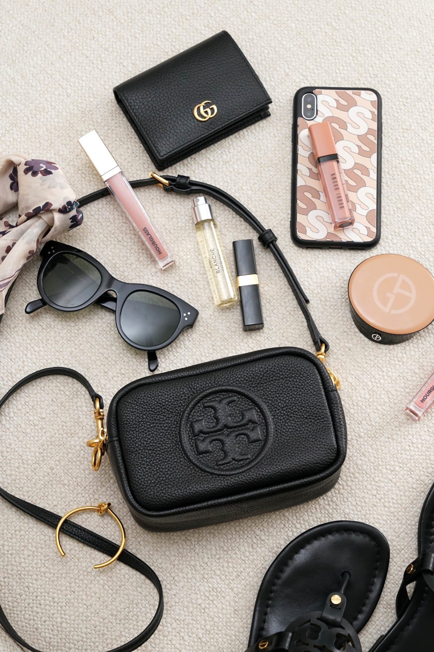 What's In My Tory Burch Perry Bombe Mini Bag Review | The Beauty Look Book